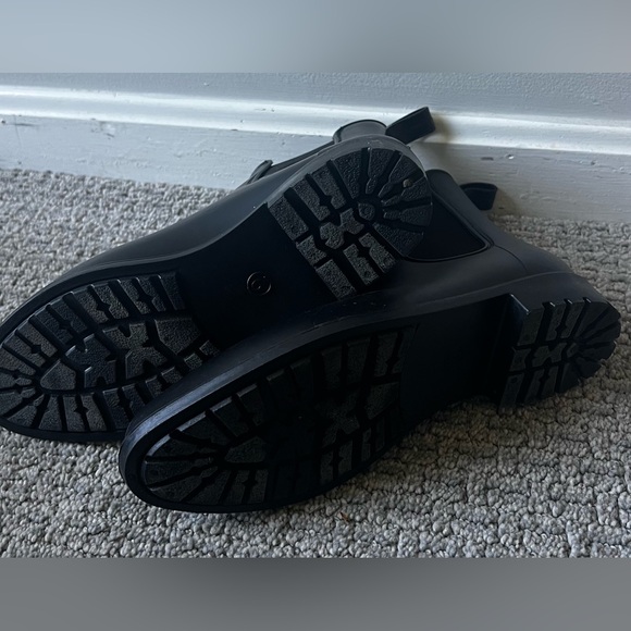 Women’s size 9 black rain boots - Picture 3 of 3